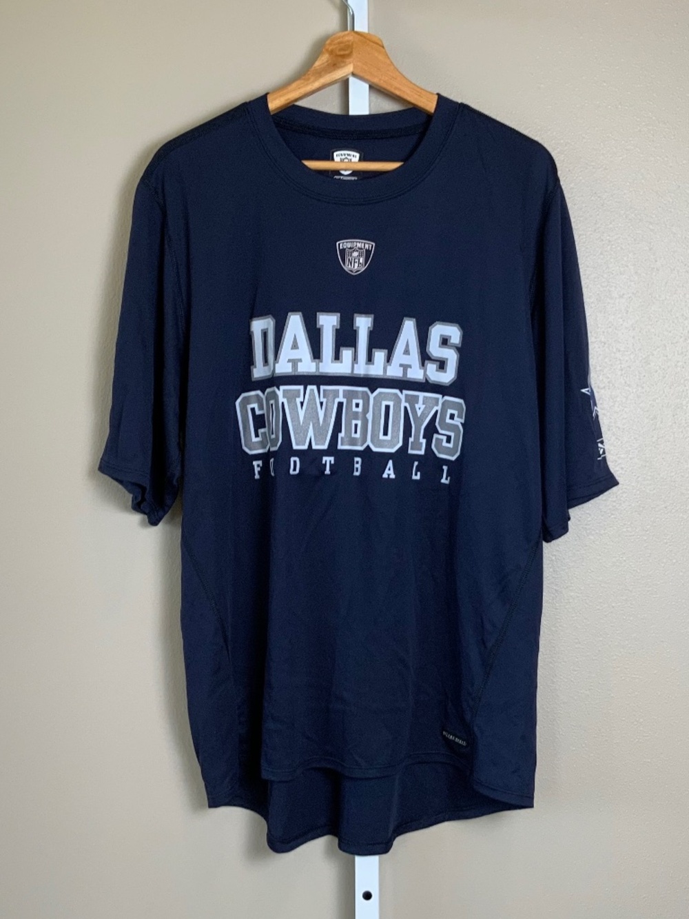 Reebok Dallas Cowboys NFL Equipment Athletic Short Sleeve Shirt NWOT